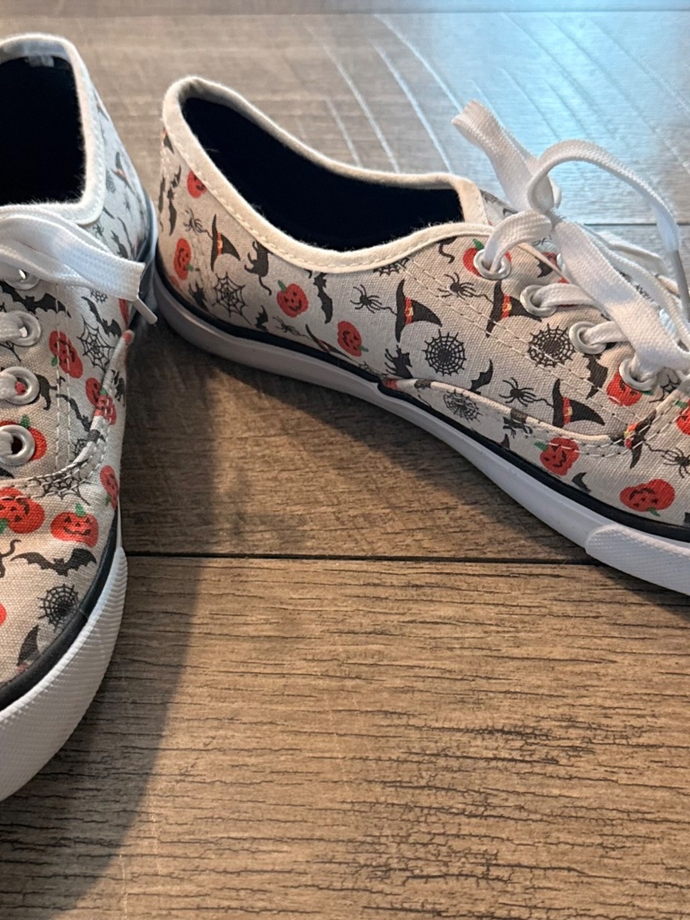 ISAAC MIZRAHI Spooky Halloween Pumpkin Cat Witch Shoes - Women’s Size 8 - Picture 2 of 4